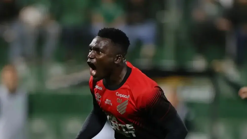 Athletico-PR empata com Bragantino e perde chance de encostar no líder