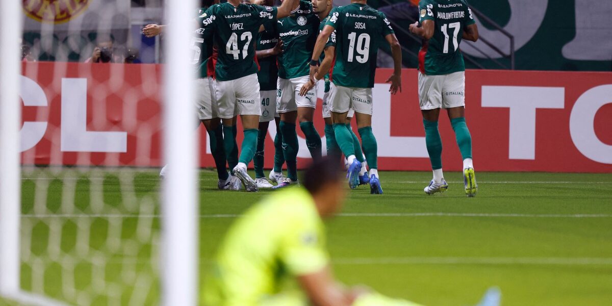 Com retranca, Palmeiras vence Bragantino e segue invicto