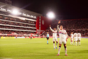 Flamengo empata e perde Arrascaeta com fratura