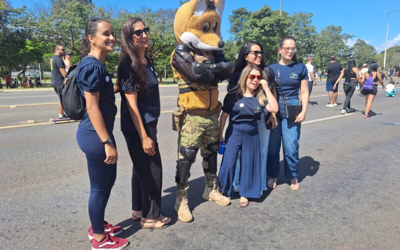 Lobo-Guará da PM Ambiental anima Eixão do Lazer
