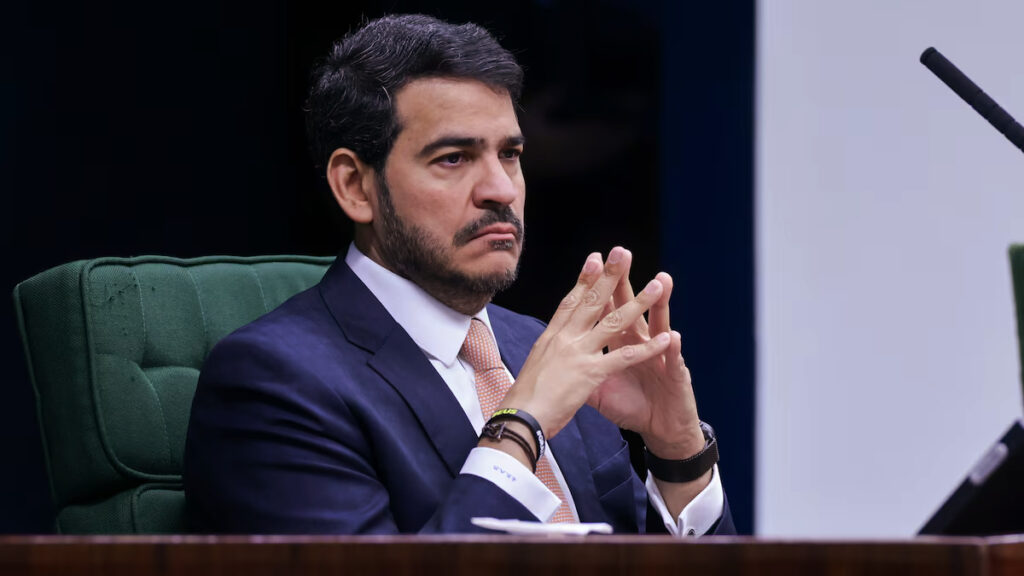 Messias cobra retidão de juízes em sabatina apertada