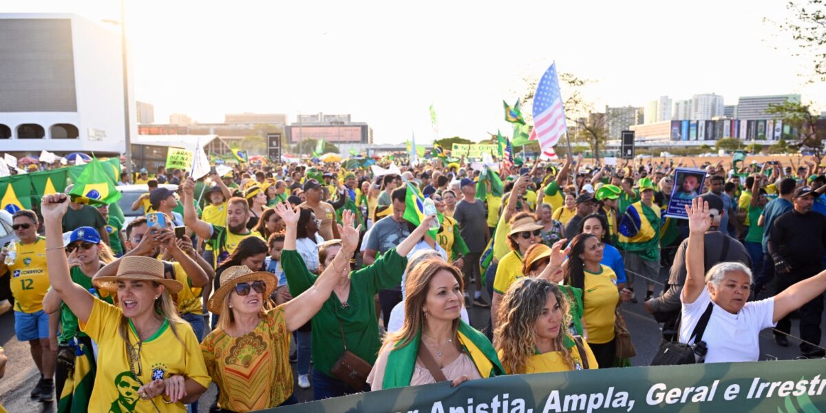 Presos do 8/1 esperam redução de pena com PL da dosimetria