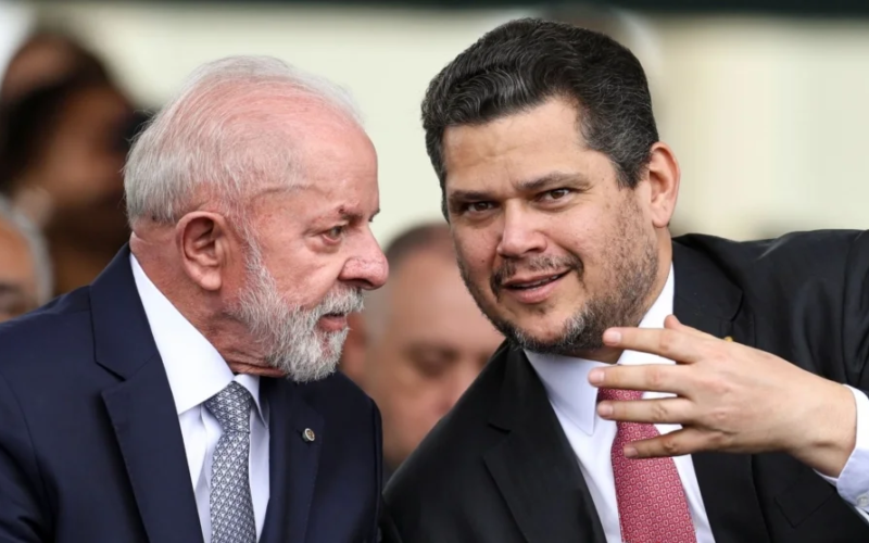 Alcolumbre busca Lula e aceno após derrota de Messias