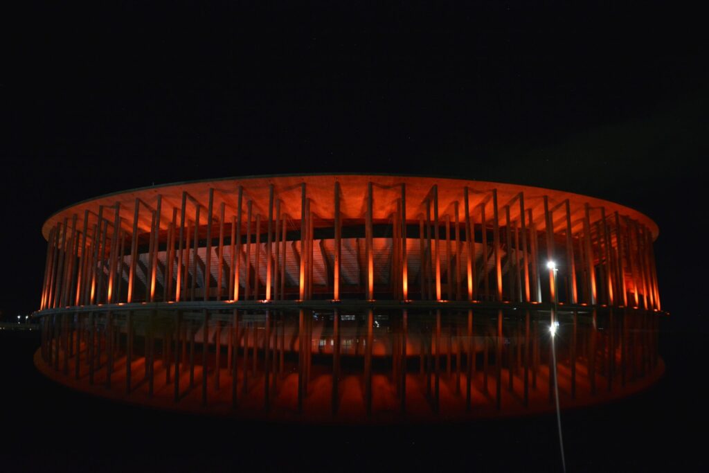 Brasília ilumina monumentos no Maio Laranja contra violência infantil
