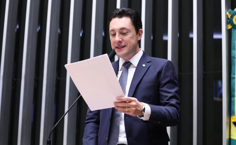 Câmara aprova minirreforma que limita multas e parcelamento de partidos