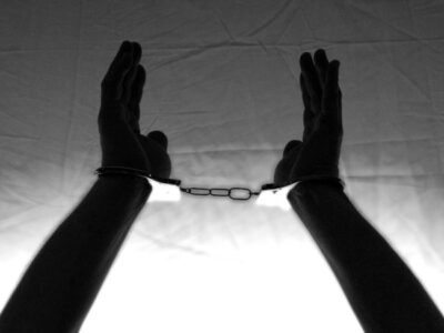 Homem é preso suspeito de matar o próprio pai idoso a pauladas em Goiás
