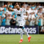 Neymar marca, Santos vence Bragantino e deixa o Z4