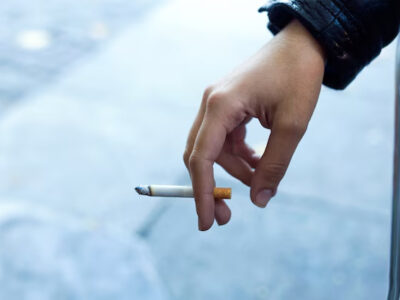 OMS alerta: sachês de nicotina avançam e ameaçam jovens no mundo