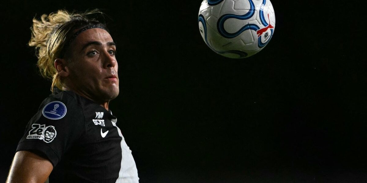 Vasco 0x3 Bragantino: torcida xinga e atinge Renato Gaúcho com copos