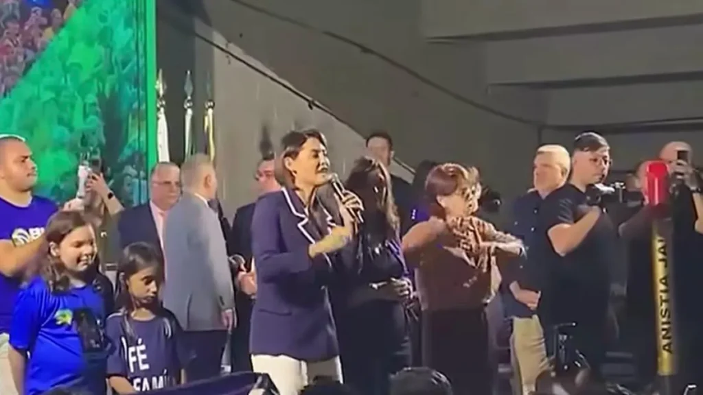 Michelle defende Bia Kicis, mas ignora própria candidatura