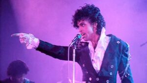 Prince ganha disco póstumo ‘Timeless’ com inéditas de 1977 a 2016