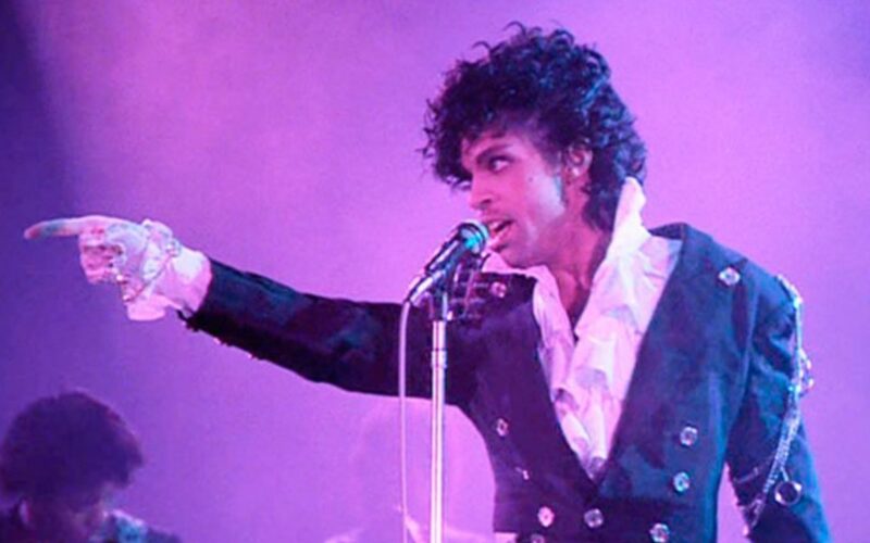 Prince ganha disco póstumo ‘Timeless’ com inéditas de 1977 a 2016