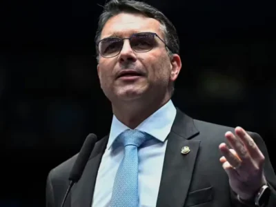 Flávio Bolsonaro: campanha sofre 'guerra psicológica