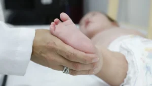 Teste do pezinho: atraso na ampliação dificulta tratamento da AME