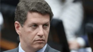 Ricardo Salles troca suplente e escala D'Ávila para chapa ao Senado