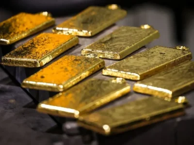 Ouro fecha em alta com foco no Fed e dados de inflação dos EUA