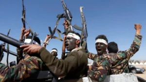 Ataque houthi a navio no Mar Vermelho deixa 6 mortos
