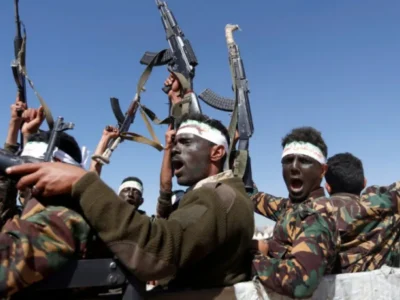 Ataque houthi a navio no Mar Vermelho deixa 6 mortos